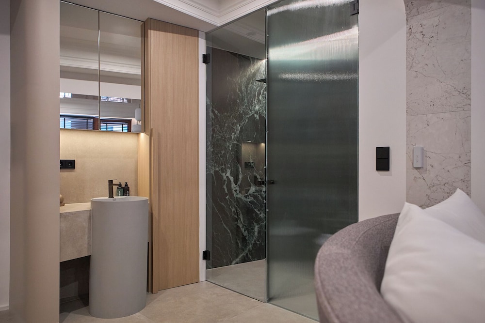 Granaria Jacuzzi Premium Suites by Downtown Apartments