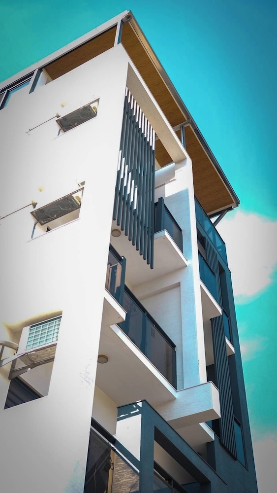 Moker House