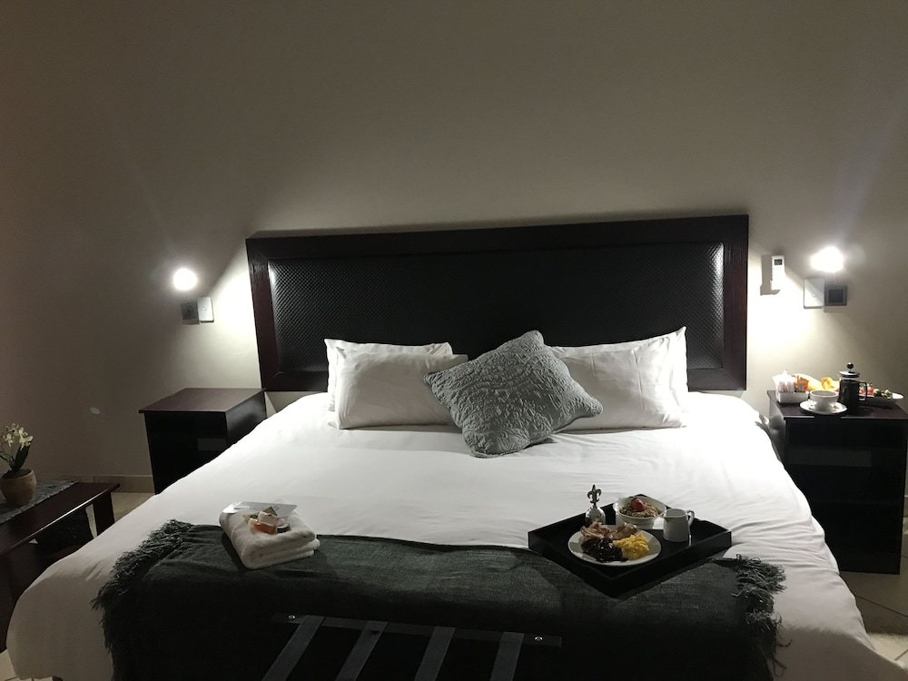 Manor Hills Guest Lodge