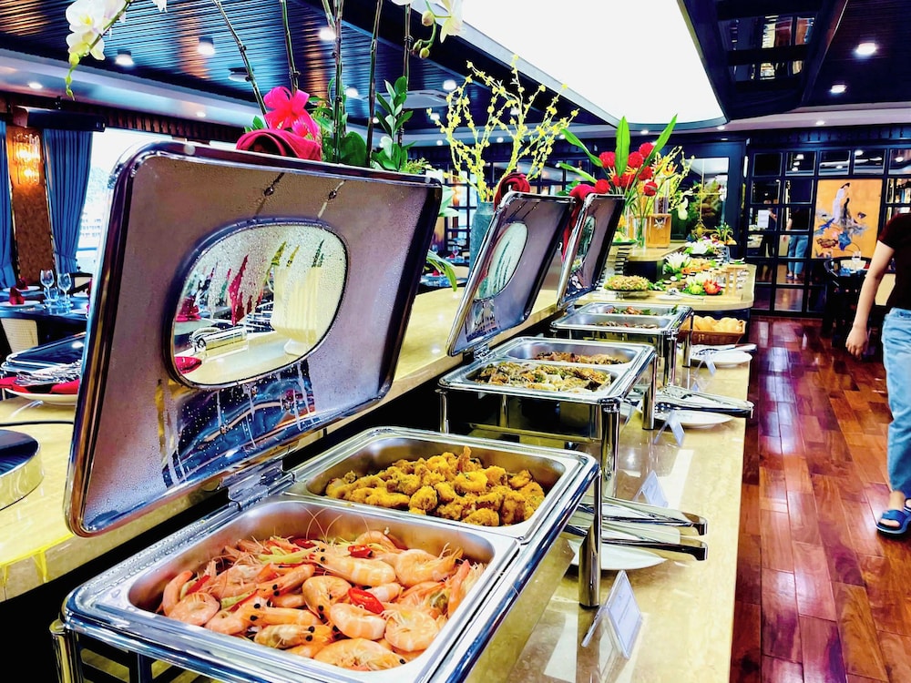 Aqua Luxury Cruise