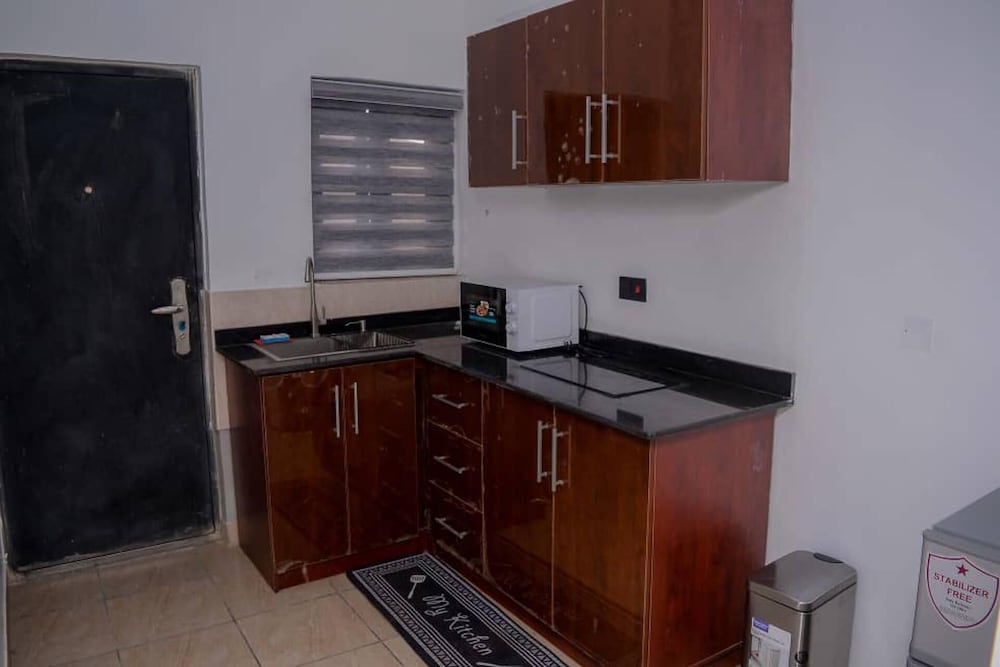 Bamgbose Apartments - Sleeps 2 - Parking - Wifi