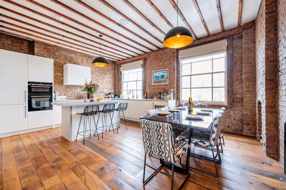 Long Term Stay- Notting Hill by Out of Office Lifestyle