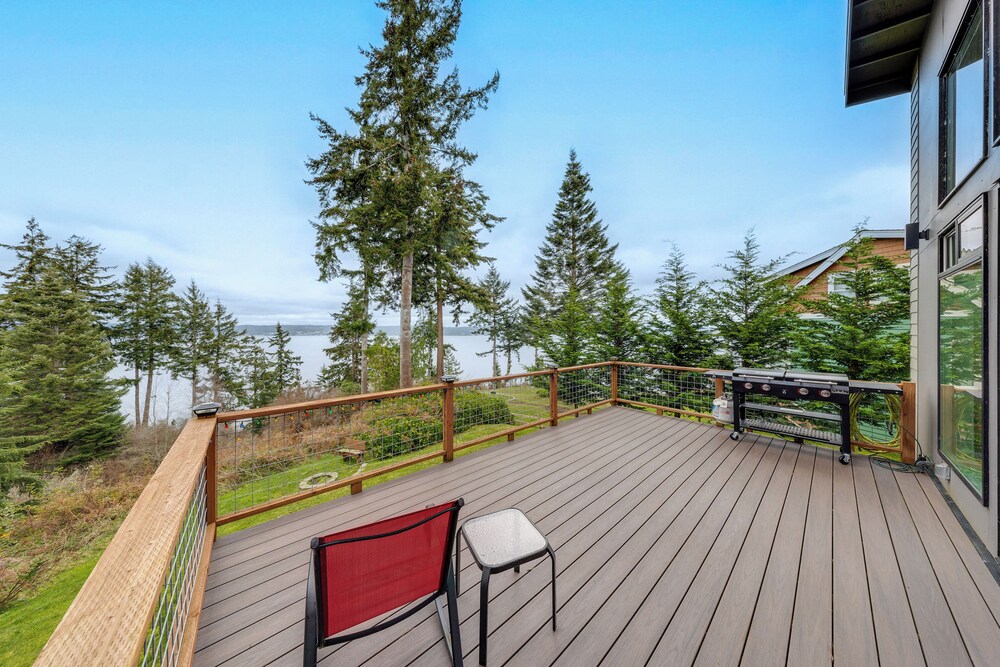 Waterfront Whidbey Island Hideaway w/ Beach Access