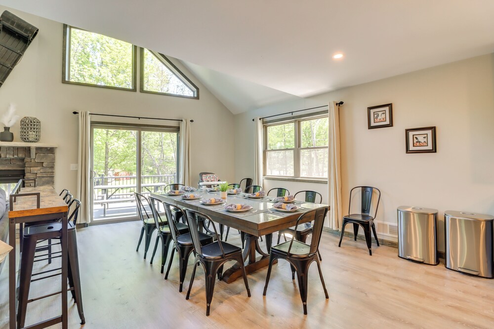 Hot Tub & Community Beach: Albrightsville Home!