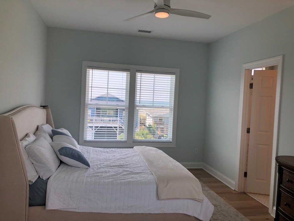 Sun-kissed Mermaid / 846 Ocean Blvd West 2 Bedroom Home by RedAwning view 3