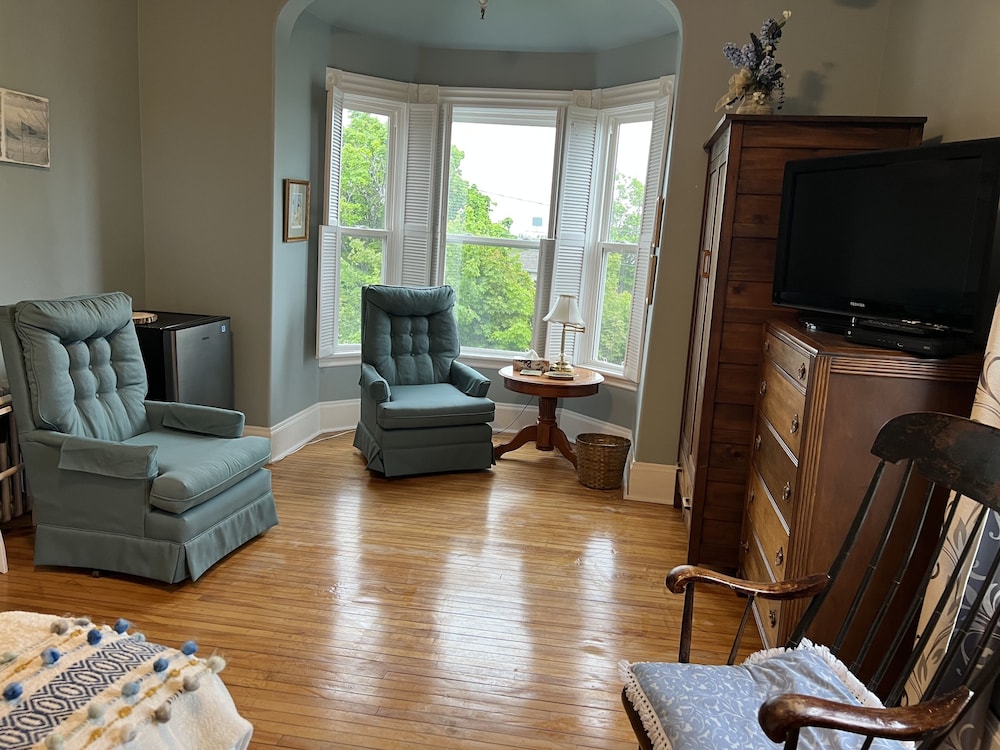 McLean House Bed & Breakfast view 5