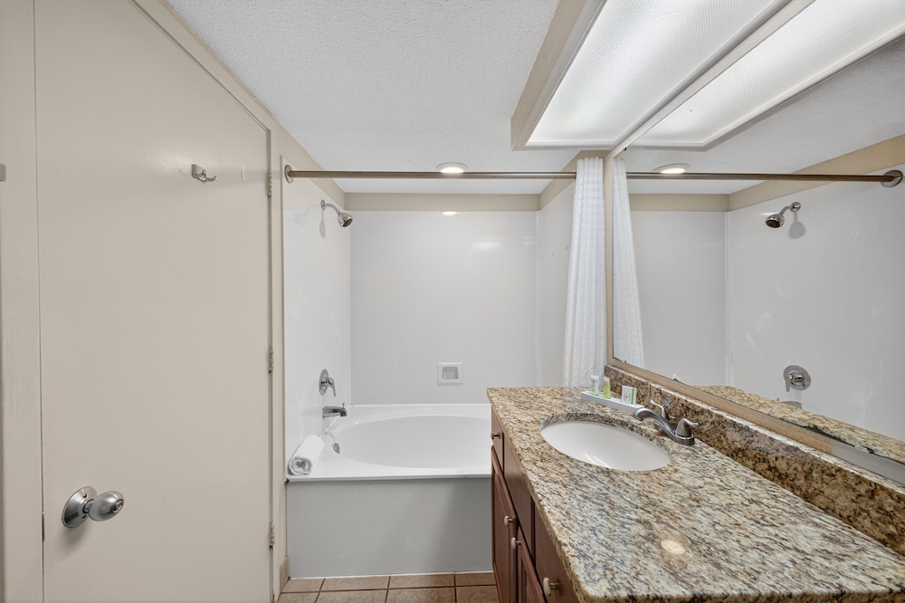Atlantica 655 1 Bedroom Condo