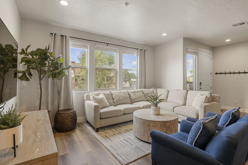 Relax In Style 4 Bedroom Townhouse
