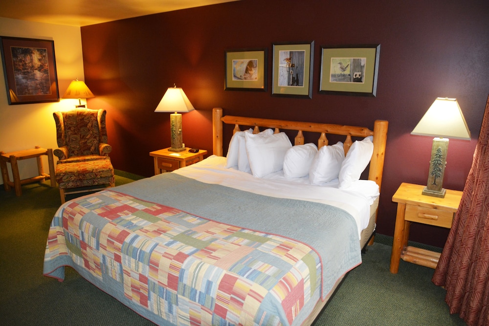 Three Bears Waterpark Resort Near Tomah, Ascend Collection Hotel