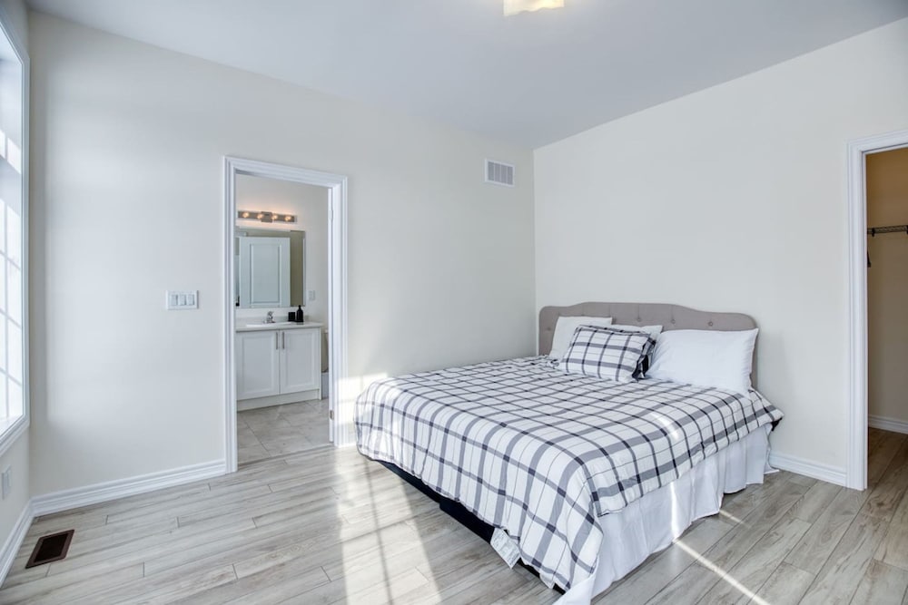 Spacious Brand New 4-bed Retreat in Quinte West
