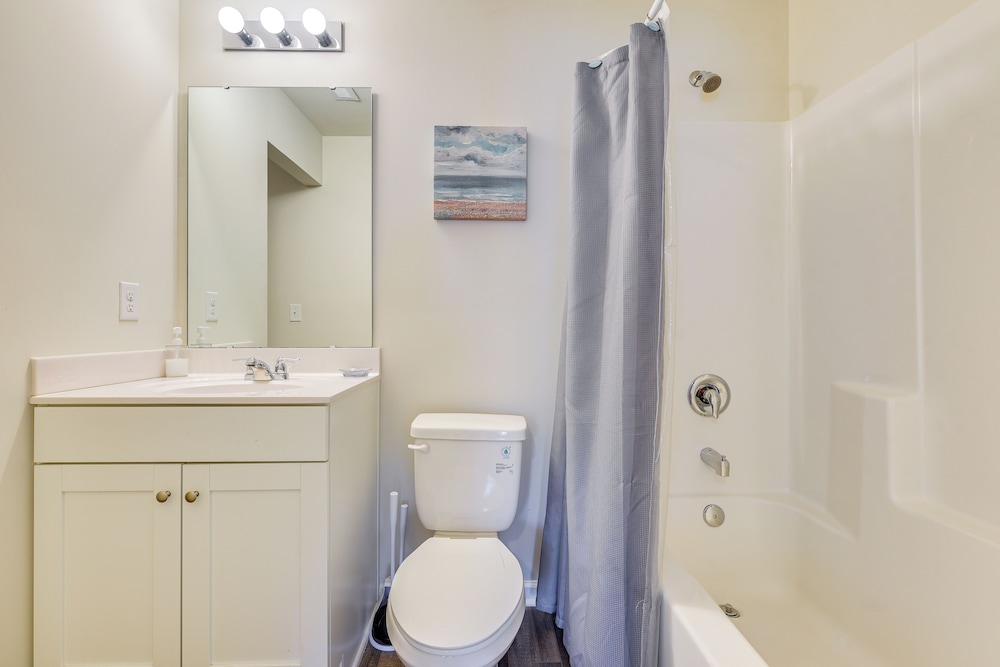 9 Mi to Shore: Family-friendly Sunset Beach Home