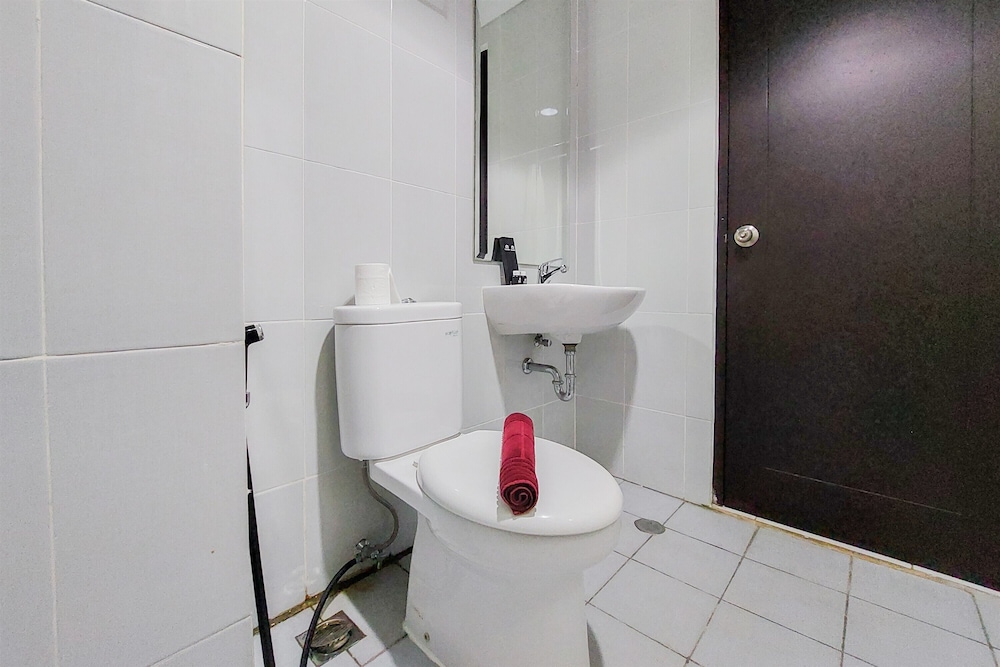 Homey And Comfort 2Br At Casa De Parco Apartment view 5