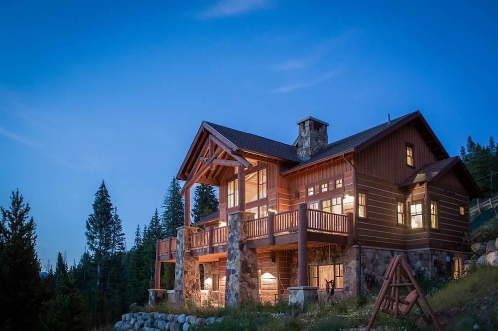 Cloud Peak Vista Peak 7 Private Home with Hot Tub