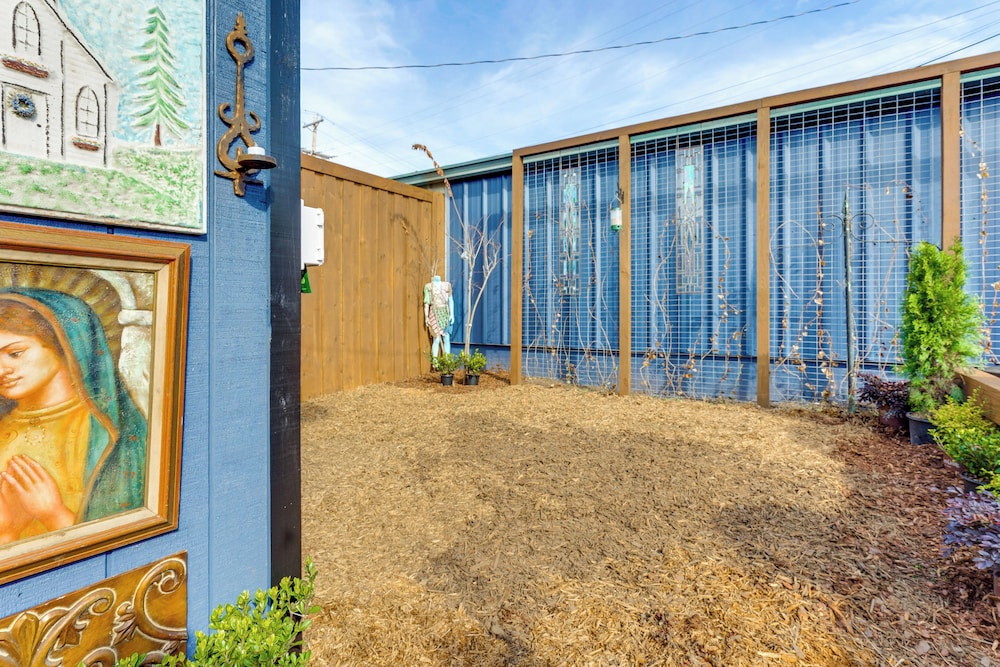 'arboco' Downtown Murphy House w/ Courtyard!