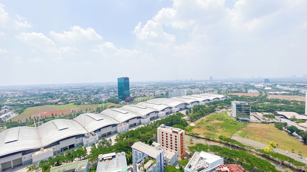 Comfortable And Modern Studio Apartment At B Residence