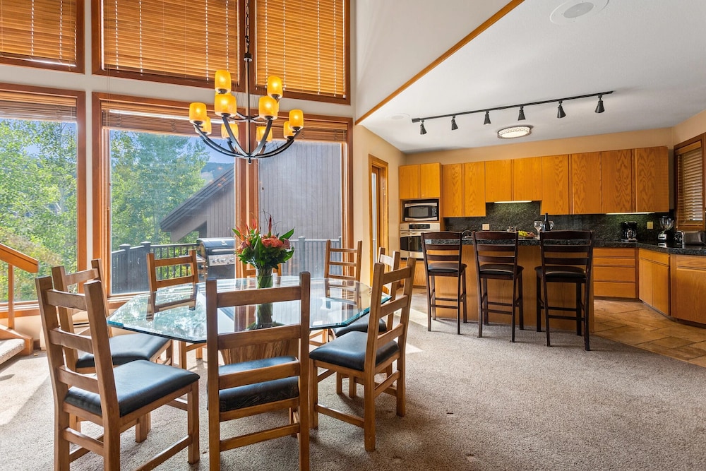 Pinnacle at Deer Valley Resort - Four Bedroom Condo with Hot Tub #1470 4 Condo