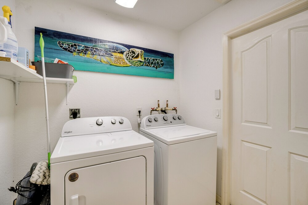 Family Haven w/ Pool! 8 Mi to Warm Mineral Springs