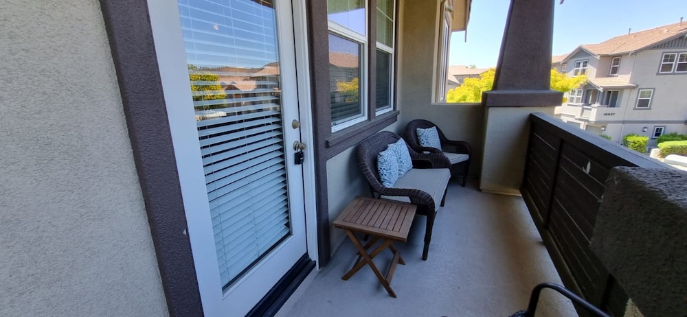 Pool and Gym Access Luxury Condo