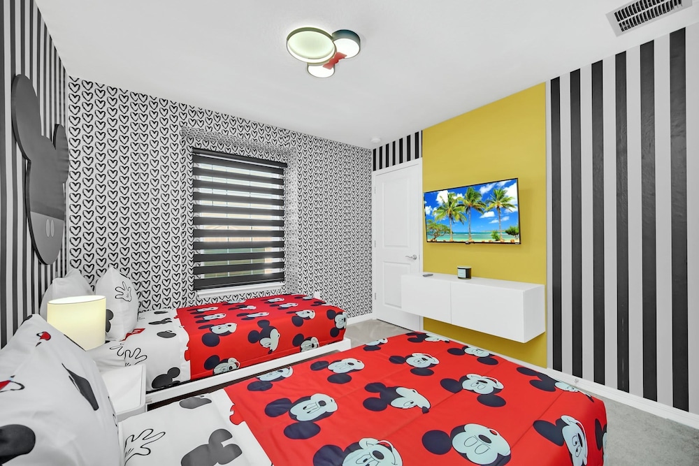 Stylish 5BR Home With Mickey Cars Rooms