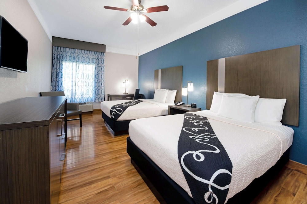 La Quinta Inn Suites by Wyndham Kingwood Houston IAH Airpt - Property Image 25