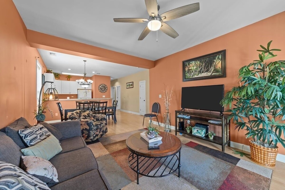 World Tour 104-206a 3 Bedroom Condo