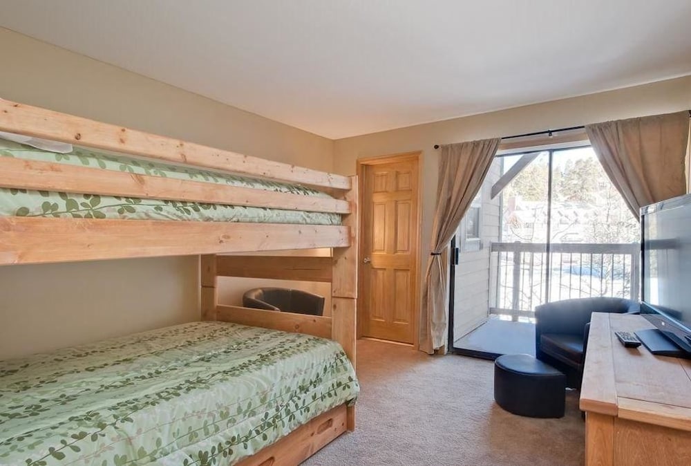 Longbranch 201 Condo with Pool & Hot Tub
