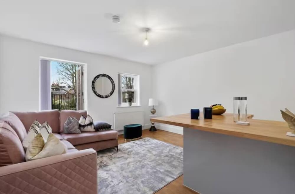 Flat 2 Victoria Grove