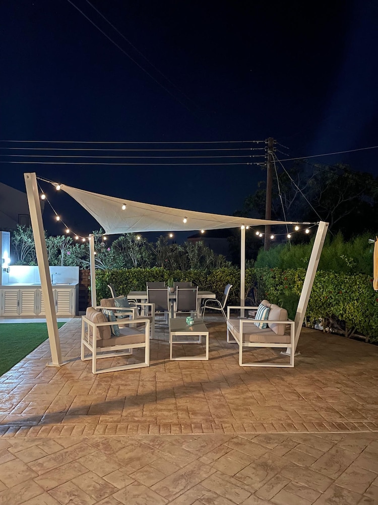 Blue Estia Villa - Pool Wifi Summer Breeze
