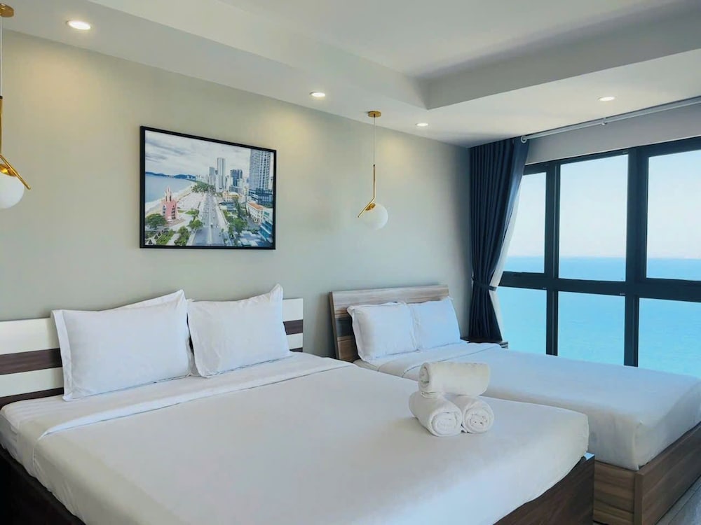 Gold Coast Balcony Serviced Apartment