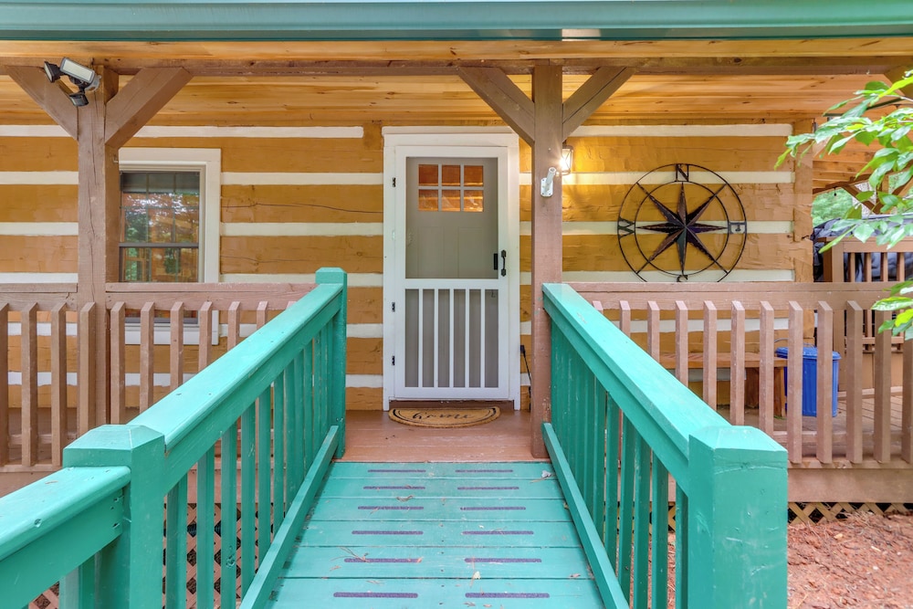Near Hiking Trails: Hot Tub Haven in Ellijay!