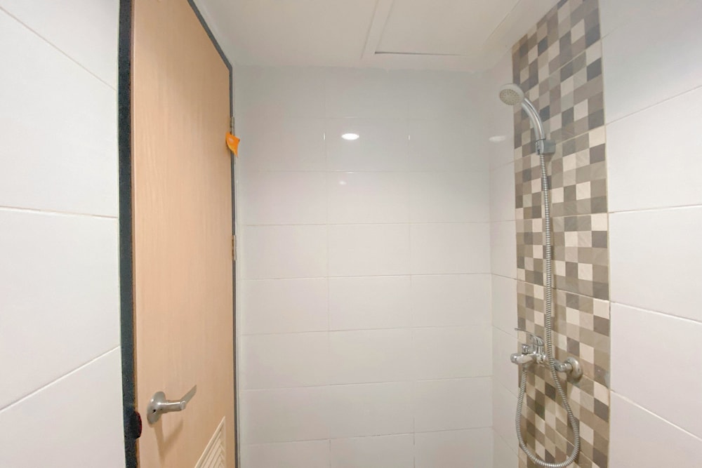 Warm Minimalist Studio Apartment The Alton