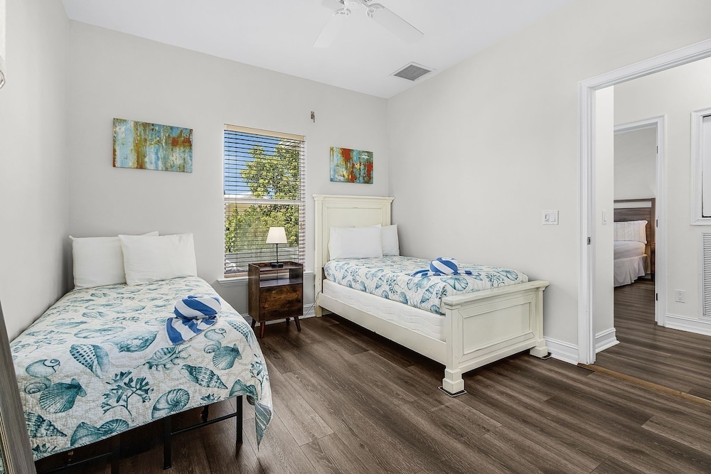 241 Miramar Waves: 3br W/ Heated Pool 3 Bedroom Home