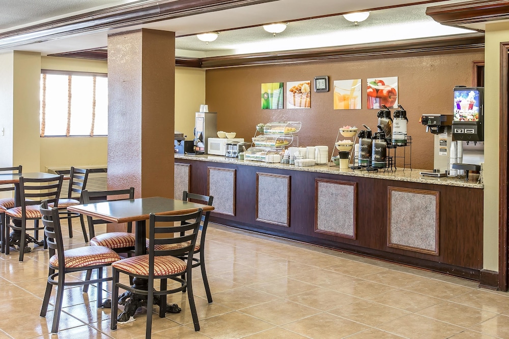 Macon Vacations - Quality Inn Suites Macon North - Property Image 16