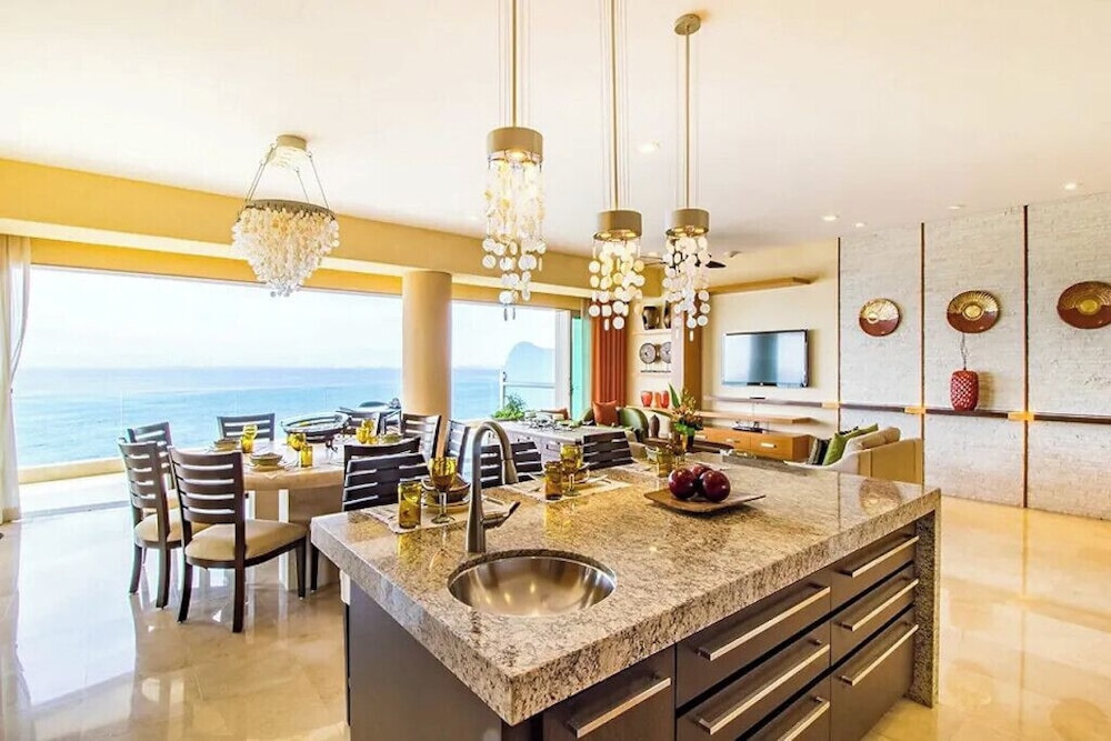 Garza Blanca 2-Bedroom 5-Diamond Resort