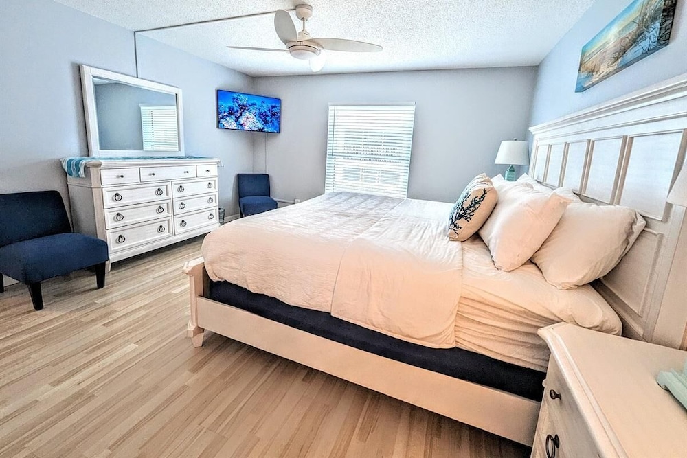 Sea Club #13 - Coastal Charm