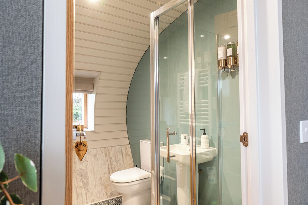 Sustainable Pod on Old Chalford Farm