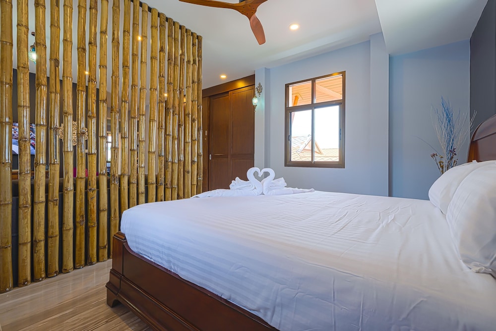 Pool villa  4 BR walking to Beach HV view 2