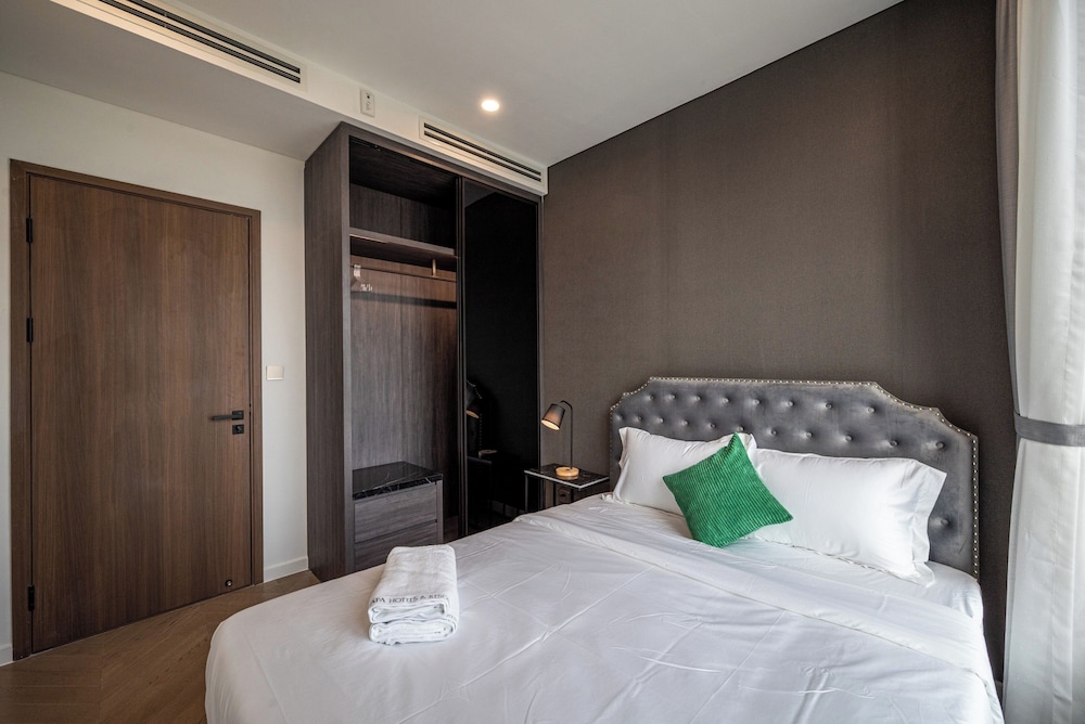 Sunny Lumiere Riverside Luxury Residence