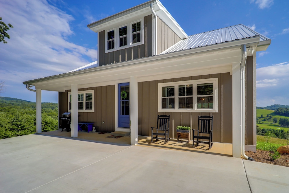 Newly Built Home w/ Panoramic Views in Jefferson!