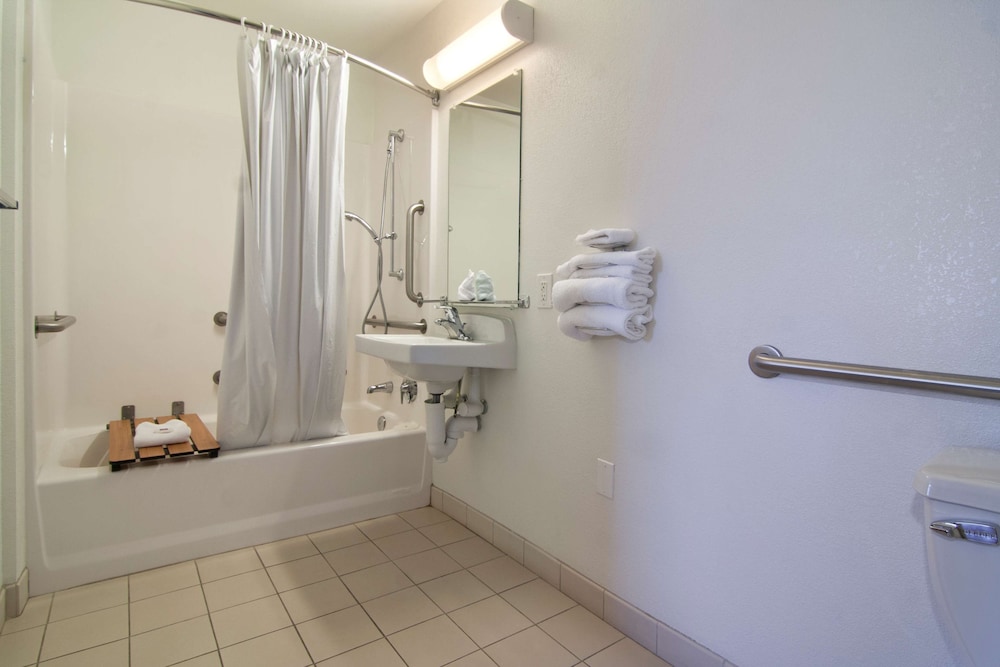 Motel 6 Roseville, MN - Minneapolis North