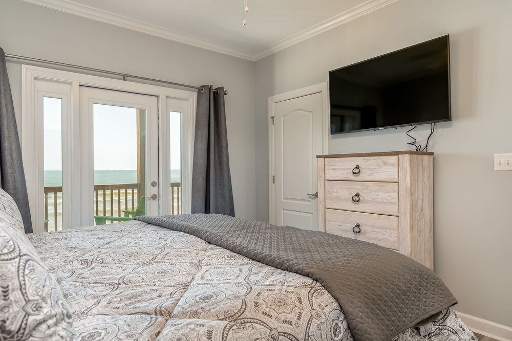 Moasis - Once In A Lifetime Views - 3 Master Suites - Room For Everyone! Make Memories At Moasis! 6 Bedroom Home by RedAwning view 4