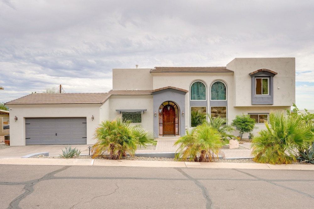 Spacious Arizona Escape - Pool, Hot Tub & Fire Pit