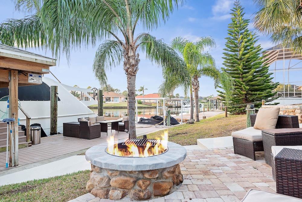 Canal Front Oasis With Pool in Palm Coast