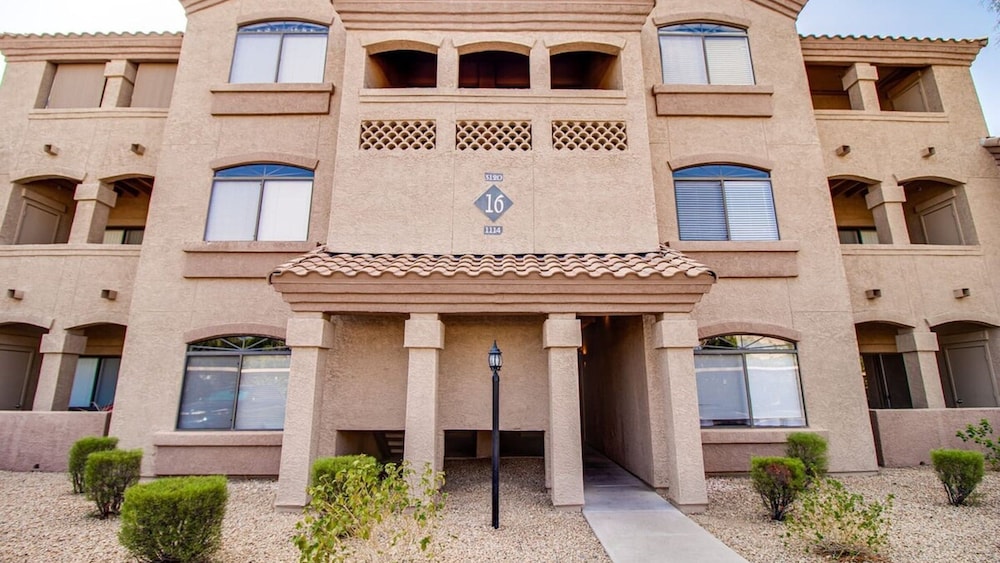 New Listing! Remodeled Condo in North Scottsdale!