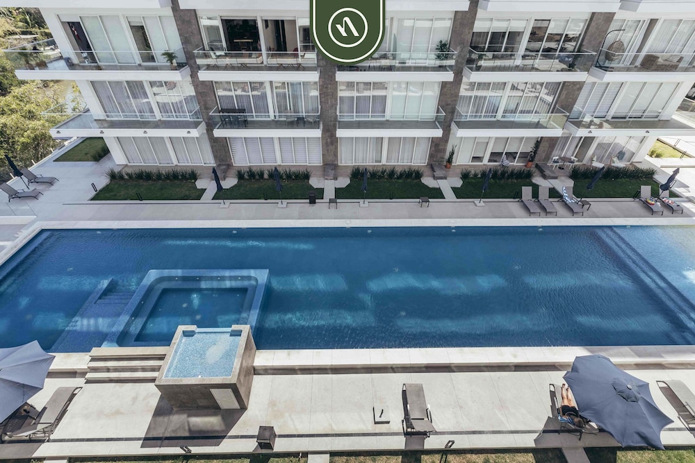 3BR Condo Right Next to the Beach - Pool - Palapa