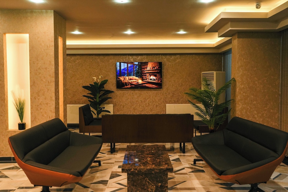 MONTELLA HOTEL
