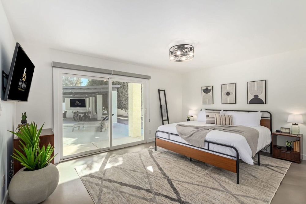 5BR Resort-style Oasis 2 Primary s Cabana Gameroom