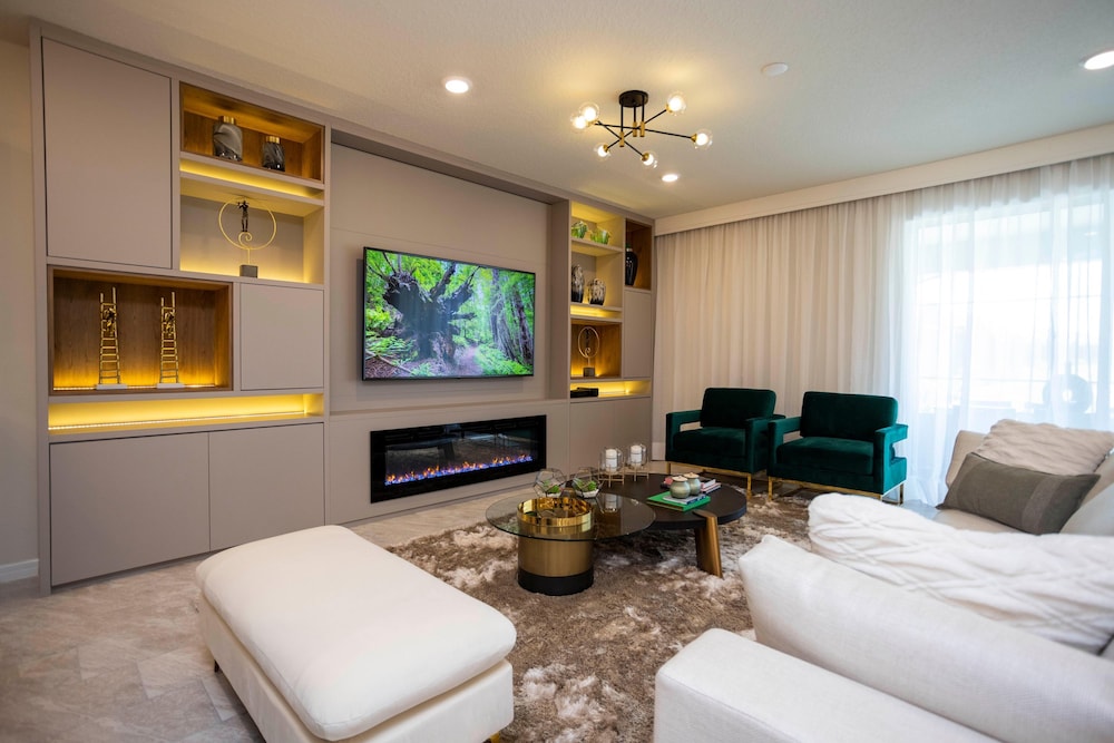 2330 LC - Luxurious 8BR Townhome Getaway view 5