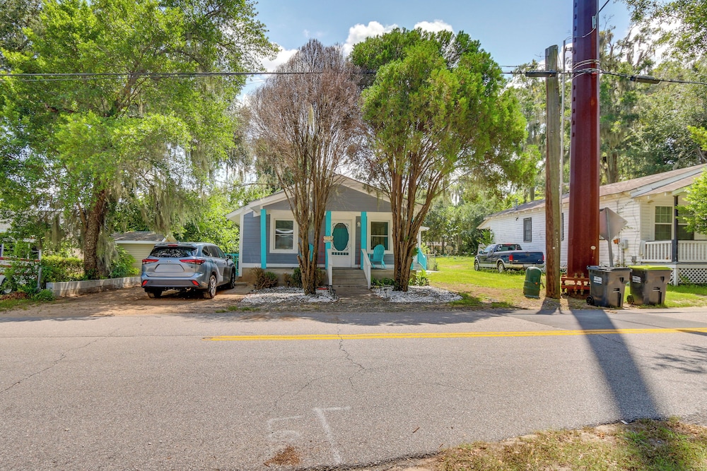 Beachy Home in Heart of Beaufort w/ Pool Access