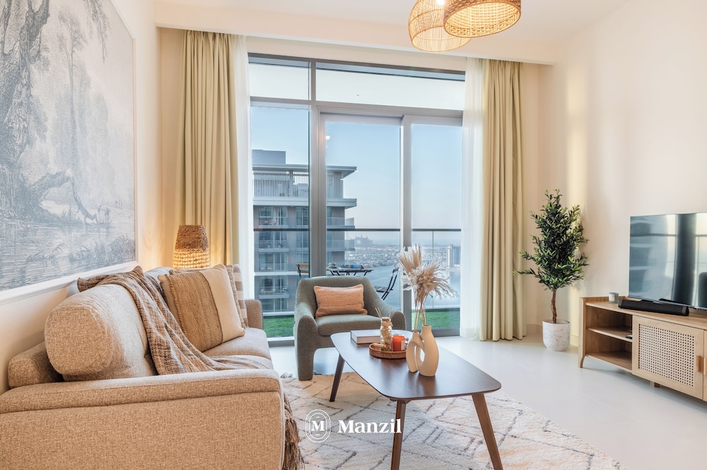 Manzil - Stylish 1BR in Emaar Beachfront